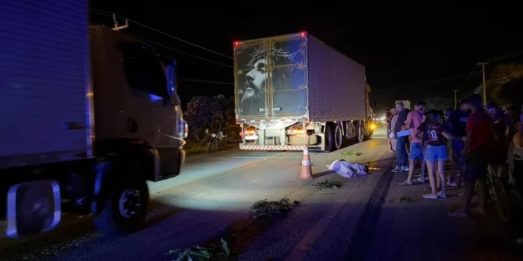 Idosa morre após ser atropelada por carro na BR-407, em Picos; motorista fugiu