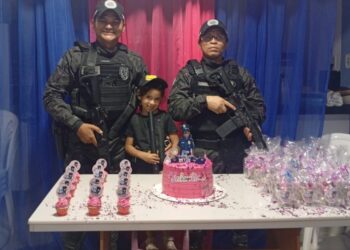 Polícia Militar participa de aniversário de criança em Teresina: “momento de muita felicidade para toda a família”, diz mãe