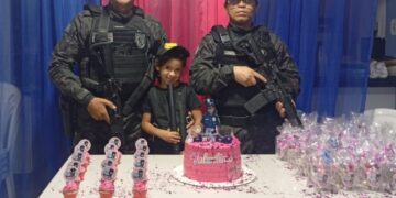 Polícia Militar participa de aniversário de criança em Teresina: “momento de muita felicidade para toda a família”, diz mãe