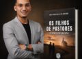 Escritor piauiense lança livro sobre os desafios enfrentados por filhos de pastores
