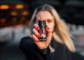 Governo Federal sanciona lei que autoriza spray de pimenta para defesa pessoal de mulheres