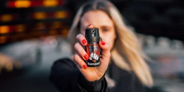 Governo Federal sanciona lei que autoriza spray de pimenta para defesa pessoal de mulheres