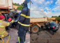 Homem morre após carro atingir caminhão estacionado na zona Sul de Teresina