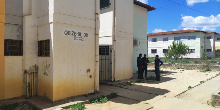Mulher é esfaqueada na zona Sul de Teresina; ex-companheiro é procurado