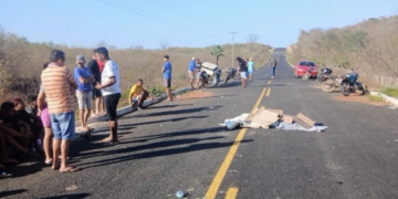 Mulher morre e três ficam feridas após colisão entre duas motocicletas no Piauí