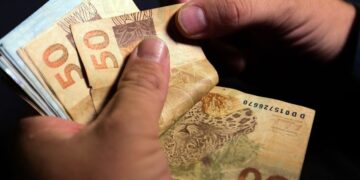 Salário mínimo deverá subir para R$ 1.741 em 2027; entenda