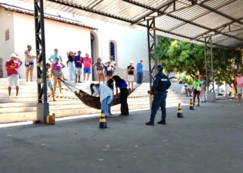Homem em situação de rua é encontrado morto dentro de rede próximo à Igreja Matriz no Piauí