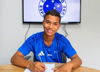 Conheça Ryan Victor, piauiense de 15 anos que assinou com Cruzeiro até 2030