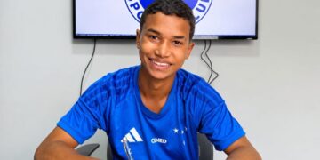 Conheça Ryan Victor, piauiense de 15 anos que assinou com Cruzeiro até 2030