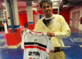 Lamine Yamal recebe camisa do River-PI e posa para foto