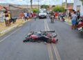 Homem e adolescente de 17 anos morrem após motocicleta bater em poste no Piauí