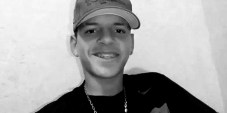 Homem foi morto com pelo menos 14 tiros dentro da própria casa em Oeiras