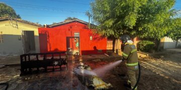 Ventilador pega fogo e incêndio destrói parte de casa em Piripiri