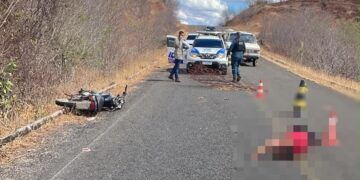 Motociclista morre após grave acidente com caminhão carregado de cimento no Sul do Piauí