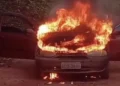 Família perde carro e pertences após veículo pegar fogo em Barras