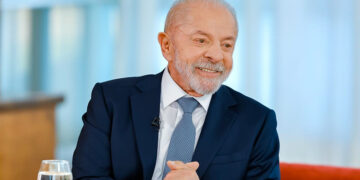 Lula anuncia nova modalidade do Pé-de-Meia para estudantes universitários
