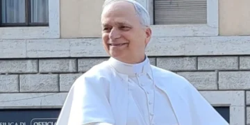 Papa Leão tem parte do pulmão removida após diagnóstico de câncer