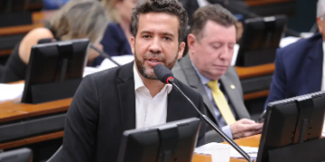 André Janones é internado na UTI após passar mal depois do debate